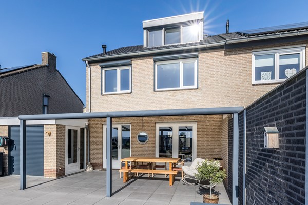 Foto - Te koop: Instapklare gemoderniseerde geschakelde 2 onder 1 kap woning in Simpelveld